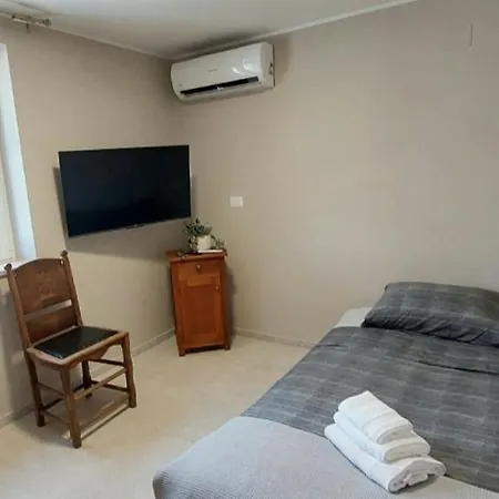 Villa Skarlanija, *