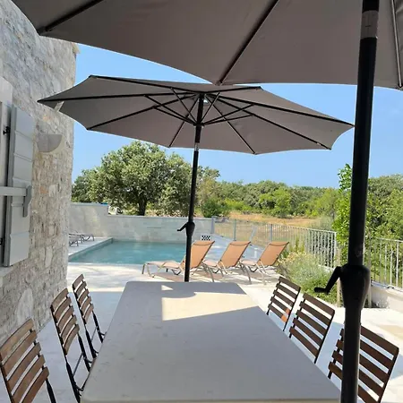 Skarlanija, Villa *