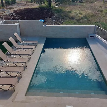 Skarlanija, Umag Villa *