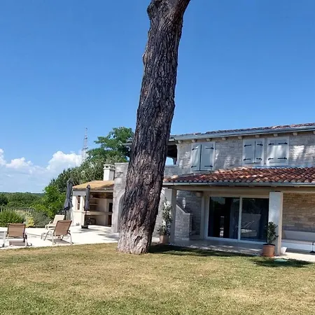 Villa Skarlanija, Umag
