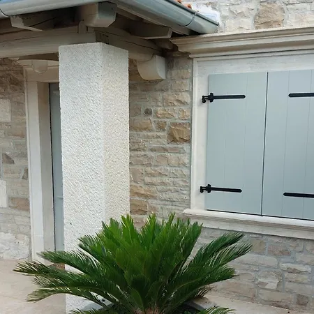 Skarlanija, Umag Villa *