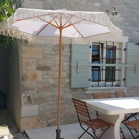 Skarlanija, Umag Villa