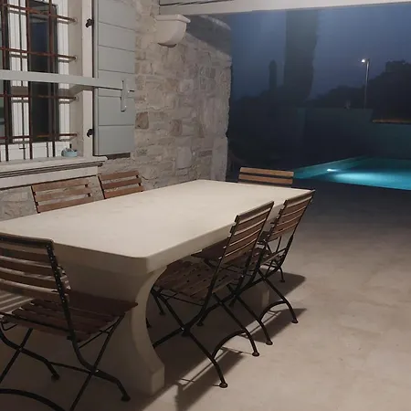 Skarlanija, Villa Umago