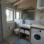 Villa škarlanija, Umag